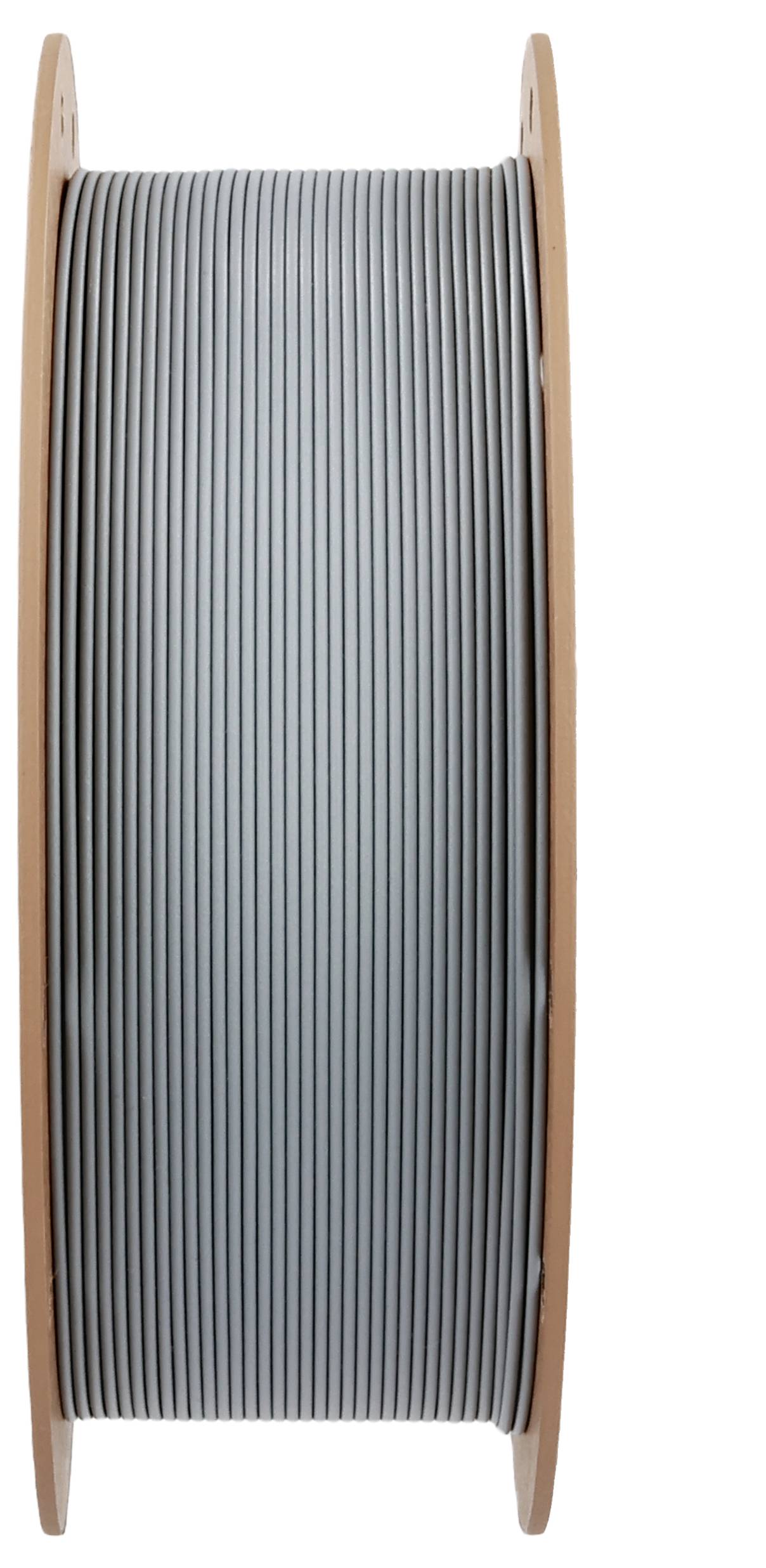 Eine große Spule aus Silberdraht wird aufrecht gezeigt, mit einem Holzrahmen, der sie stützt. Der Draht ist eng um die Spule gewickelt.