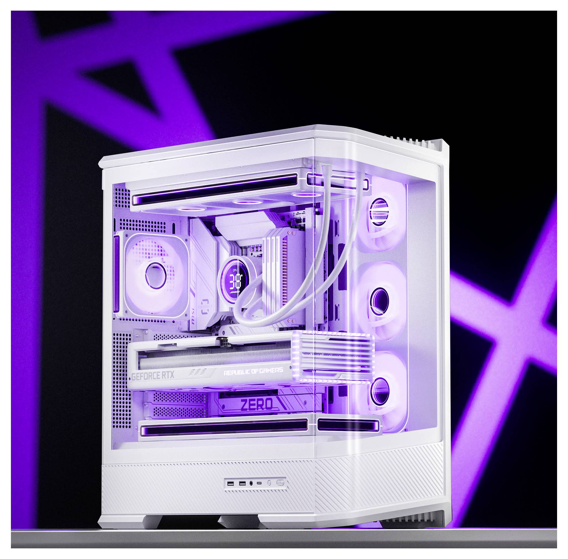 Ein schlanker weißer Gaming-PC-Turm, der mit violetter LED-Beleuchtung erstrahlt und sichtbare Komponenten wie Kühlventilatoren und eine sichtbare Grafikkarte aufweist.