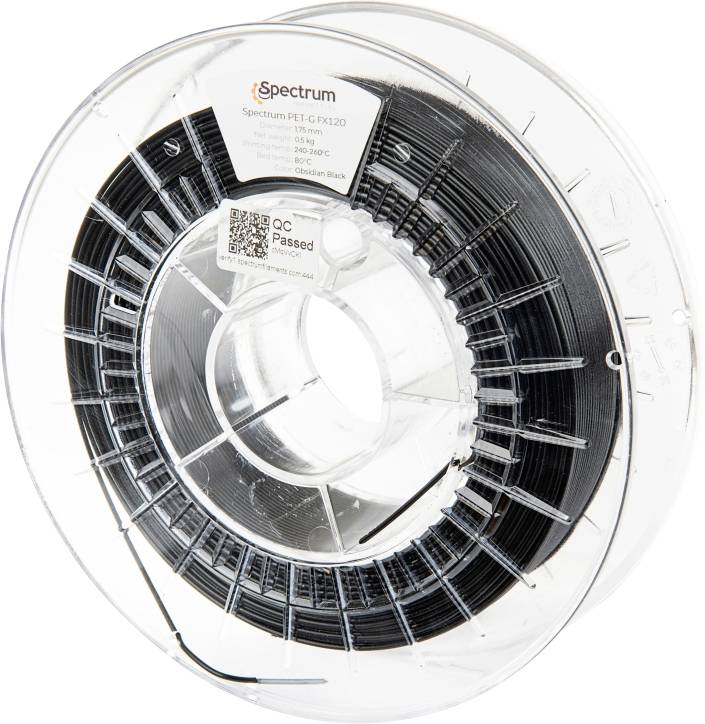 Eine Spule schwarzes PET-G 3D-Druckfilament von Spectrum mit sichtbarem Spezifikationsetikett, das Gewicht, Temperatur und Farbe anzeigt.