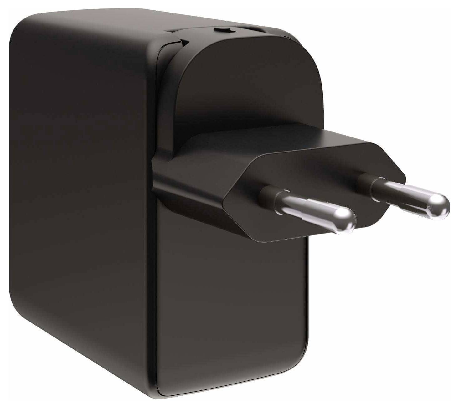 Ein schwarzes Wandladegerät mit zwei Stiften und einem USB-Anschluss, das für elektronische Geräte konzipiert ist und in einem schrägen Winkel abgebildet wird.