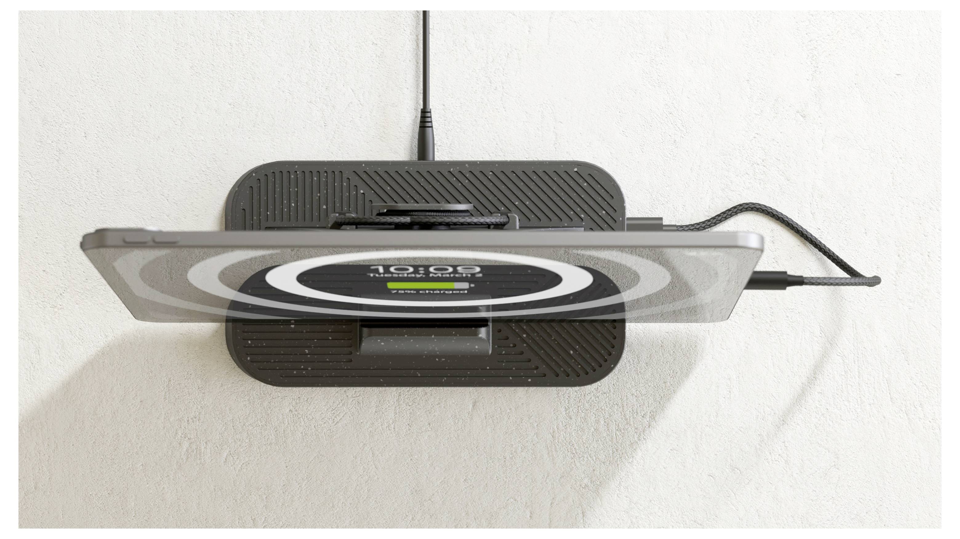 Ein Smartphone, das drahtlos auf einem Ladegerät aufgeladen wird, zeigt '10:09' auf seinem Bildschirm mit einem Symbol für vollständig geladenen Akku.