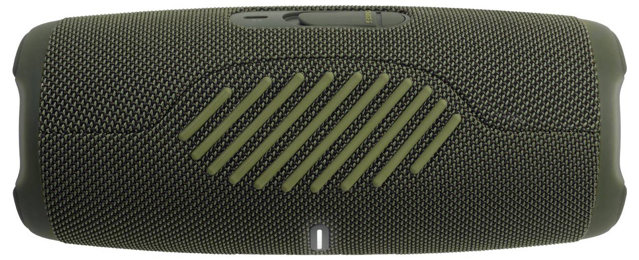 Ein zylindrischer, dunkelgrüner tragbarer Lautsprecher mit einer strukturierten Oberfläche und einem zentralen Gitter auf der Oberseite, versehen mit einem kleinen LED-Indikator am unteren Ende.