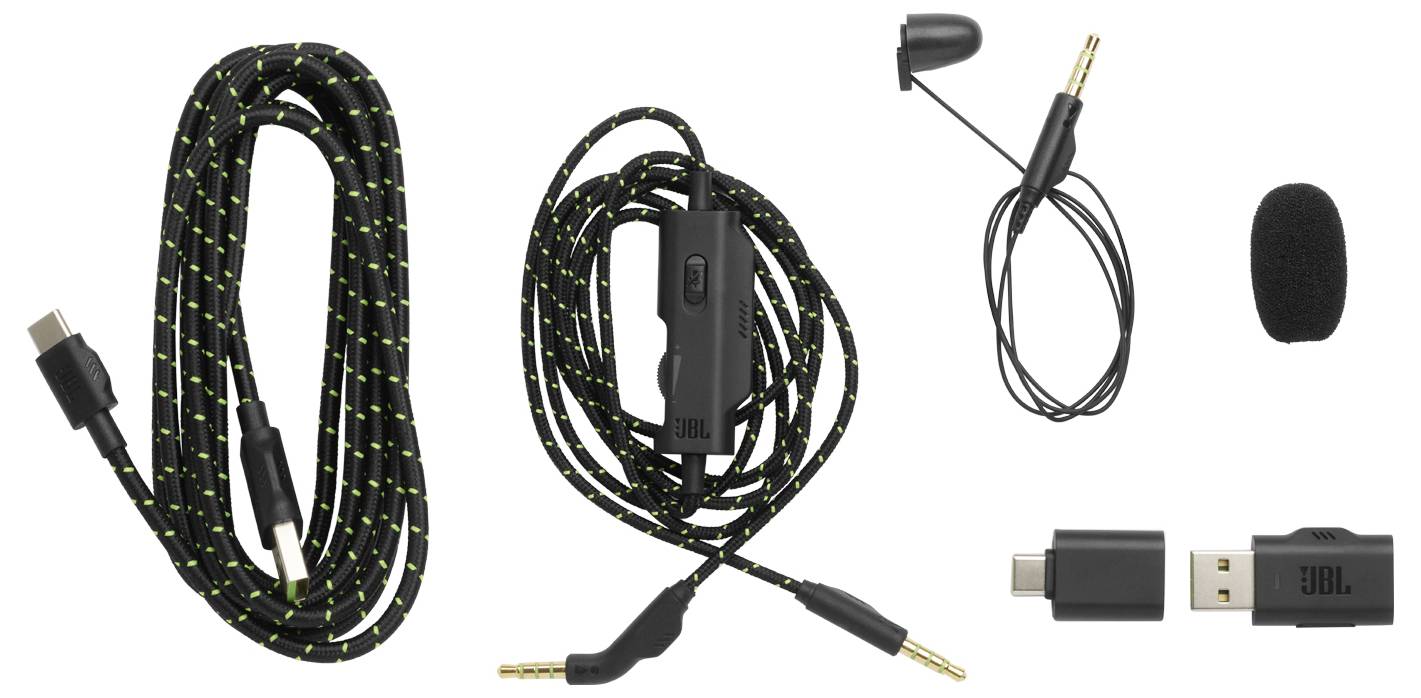 'JBL Quantum 100' Gaming-Headset-Zubehör gezeigt: abnehmbares Mikrofon, geflochtenes Audiokabel, USB-C-Adapter und Schaumstoff-Mikrofonabdeckung.