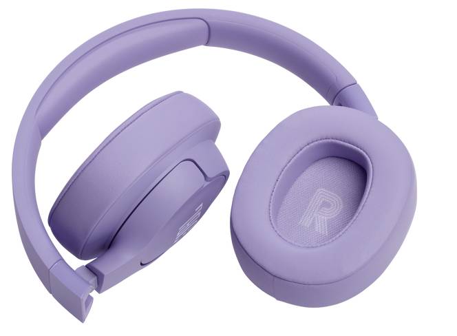 Lila Over-Ear-Kopfhörer mit gepolstertem Bügel und ovalen Ohrmuscheln, von der Seite aufgenommen, wobei die rechte Ohrmuschel mit einem 