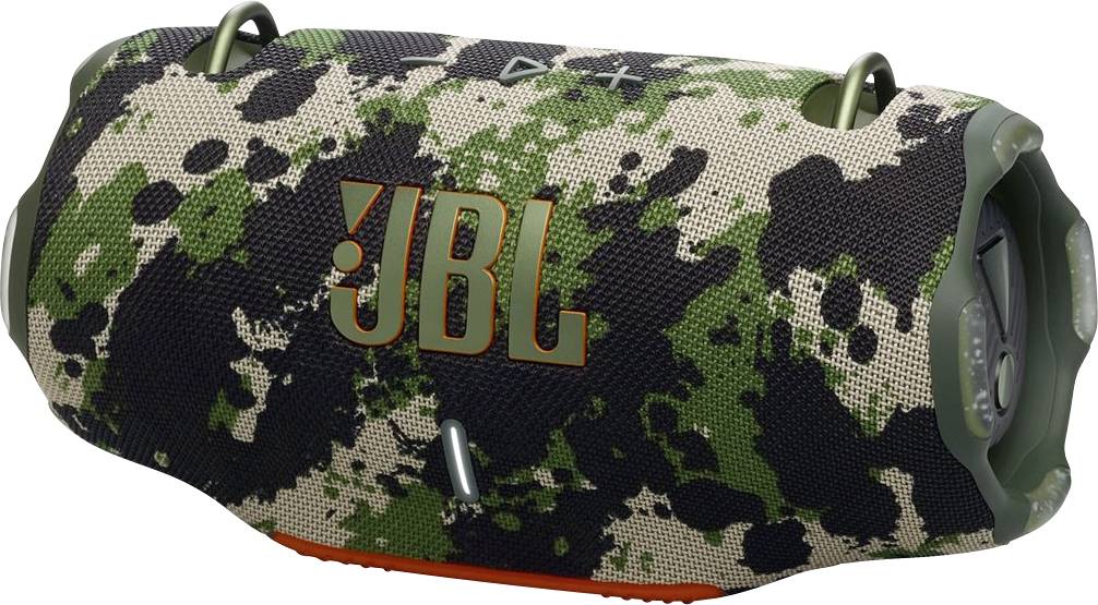 JBL-Tragbarer Lautsprecher mit Tarnmuster, orangefarbenem Logo, robustem Stoffbezug und widerstandsfähigem Design, speziell für den Einsatz im Freien konzipiert.