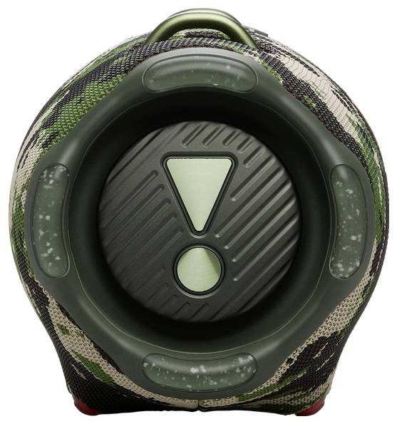 Ein runder Lautsprecher mit einem Tarndesign, auf dessen Vorderseite ein großes Ausrufezeichensymbol prangt.