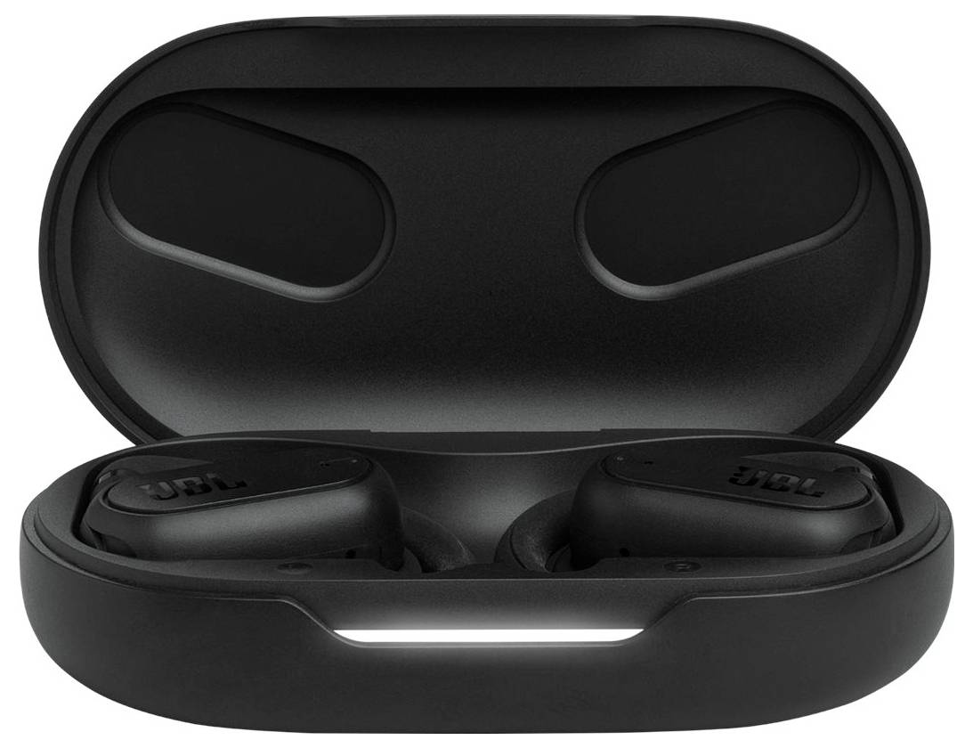 Offne schwarze Ladehülle mit zwei drahtlosen Ohrhörern, die im Inneren passen.