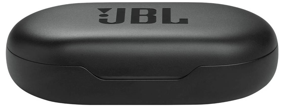 Eine schwarze, ovale JBL-Ohrhörer-Ladehülle mit einer dezenten Öffnungsrille, mit dem Logo auf der Oberseite.