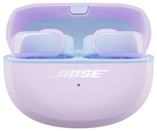 Ein Paar pastellfarbene lila und blaue kabellose Ohrhörer in einem offenen Ladeetui mit dem Logo 