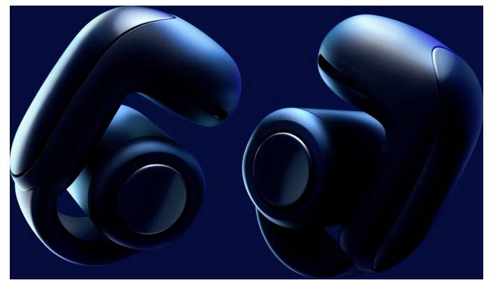 Zwei elegante, dunkelblau-farbene kabellose Ohrhörer vor einem dunklen Hintergrund, mit einem modernen, geschwungenen Design und glänzender Oberfläche.
