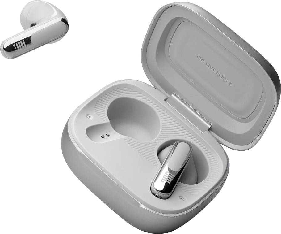 Ein weißer Earbud mit Metallakzenten liegt in einem geöffneten Ladecase, während ein weiterer Earbud daneben schwebt.