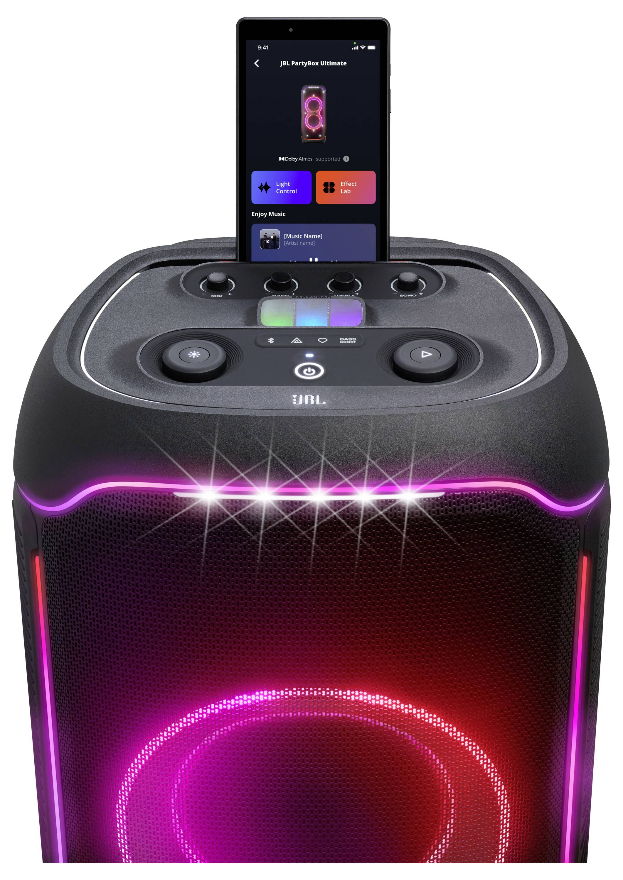 Ein tragbarer Lautsprecher mit bunten LED-Lichtern und einem Smartphone, auf dem eine Musik-App geöffnet ist. Der Lautsprecher verfügt über Bedienungstasten auf der Oberseite.