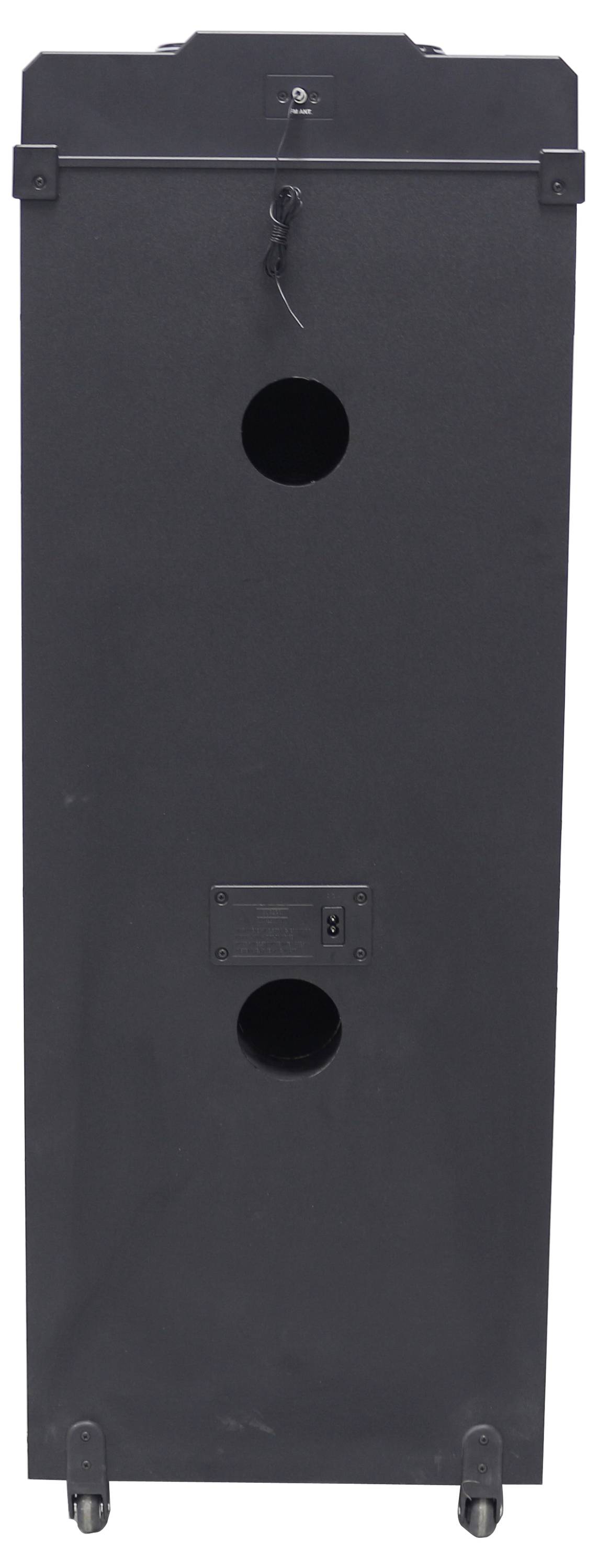 Rückansicht eines schwarzen Lautsprecherschranks mit zwei kreisförmigen Ports und einem rechteckigen Eingangspanel, montiert auf vier Rollen für Mobilität.