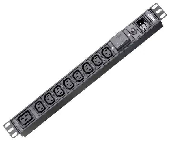 Eine schwarze Stromverteilungseinheit (PDU) mit acht Steckdosen, einem Leistungsschalter und einem Identifikationsetikett, die auf einer Metallschiene montiert ist.