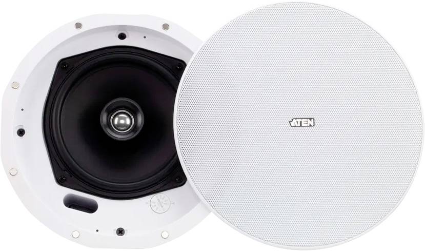 Deckeneinbaulautsprecher mit weißer Abdeckung und sichtbarem schwarzen Innenleben, Markenetikett 