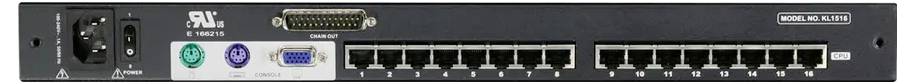 Ein rack-einbaubarer Netzwerkswitch mit mehreren Ethernet-Anschlüssen und verschiedenen Anschlüssen auf dem Hinterpanel zur Netzwerkverwaltung.