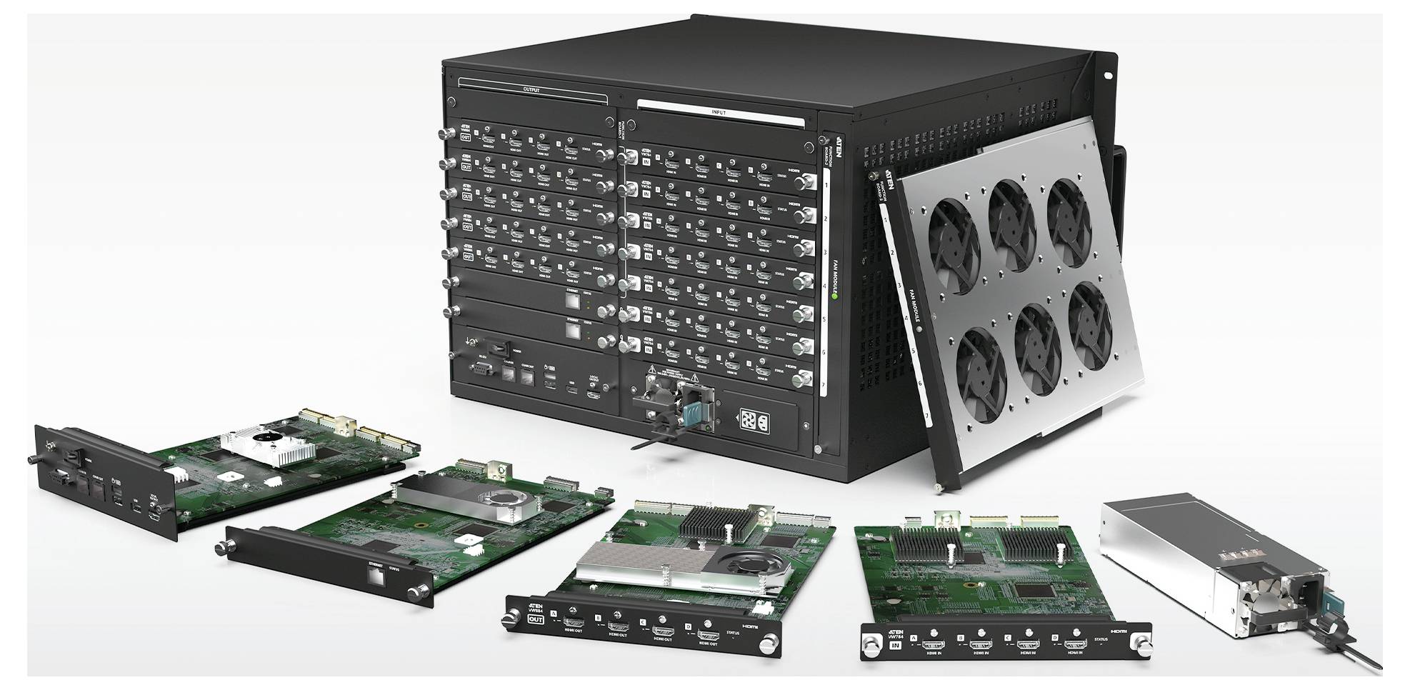 Ein modulares elektronisches Gerät mit mehreren Leiterplatten und einer Lüftereinheit, das ein komplexes, anpassungsfähiges Computersystem veranschaulicht.