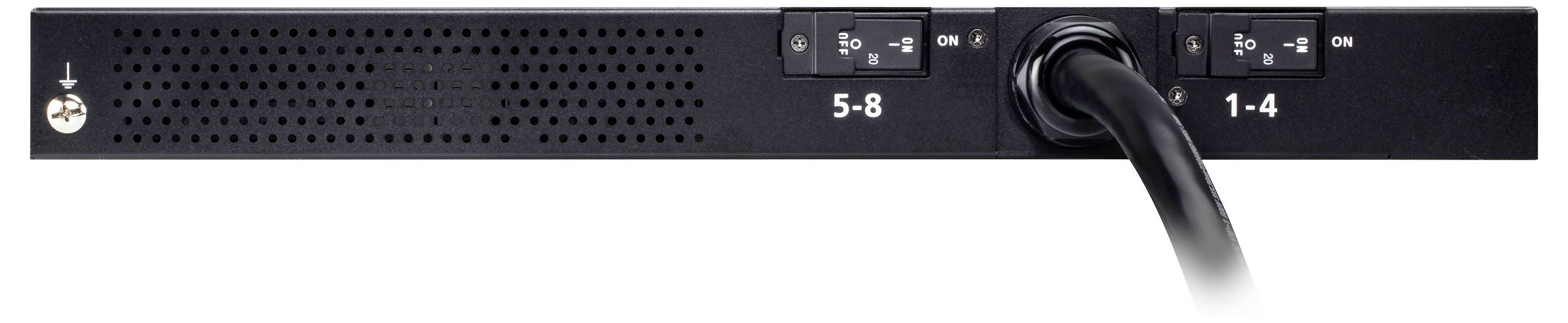 Ein Nahaufnahmebild einer schwarzen Stromverteilungseinheit mit beschrifteten Schaltern '5-8' und '1-4', an die Netzkabel angeschlossen sind.