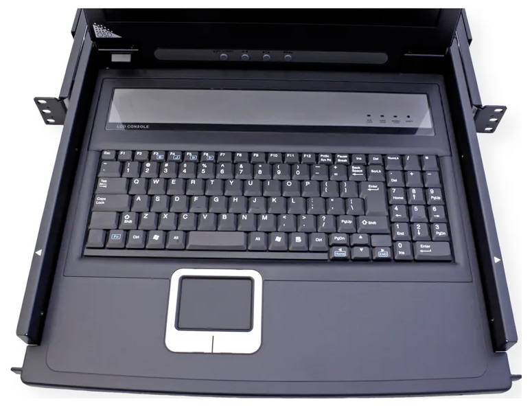 Ein schwarzer Server-Rack-Konsolen-Auszug, der geöffnet ist und eine Tastatur und ein Touchpad offenbart. Die Konsole ist für den Einbau in ein Serverrack konzipiert.