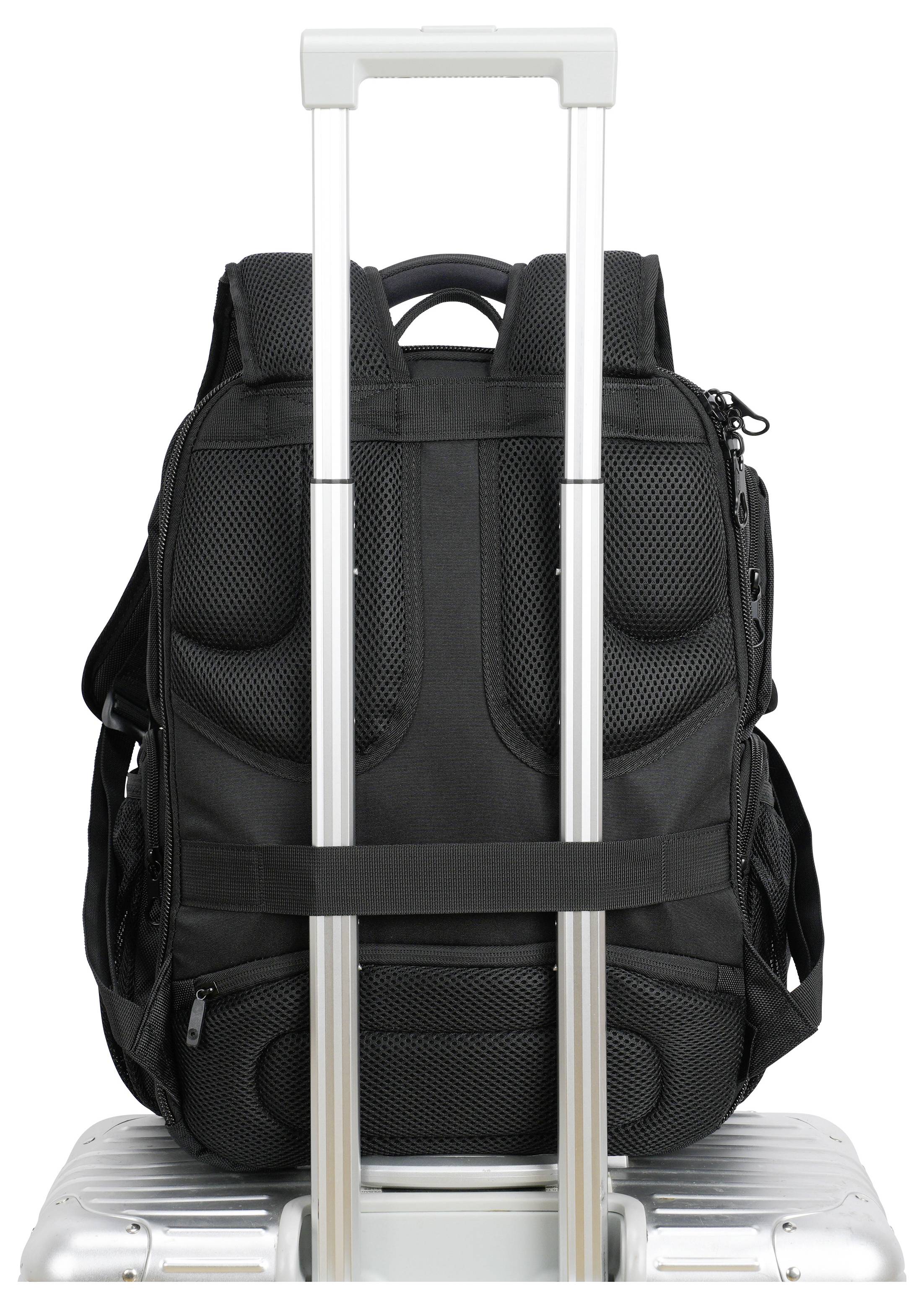 Schwarzer Rucksack auf einem ausgefahrenen silbernen Koffergriffel montiert, das zeigt eine Reisetasche mit einer Trolleyschlaufe für Rollgepäck.