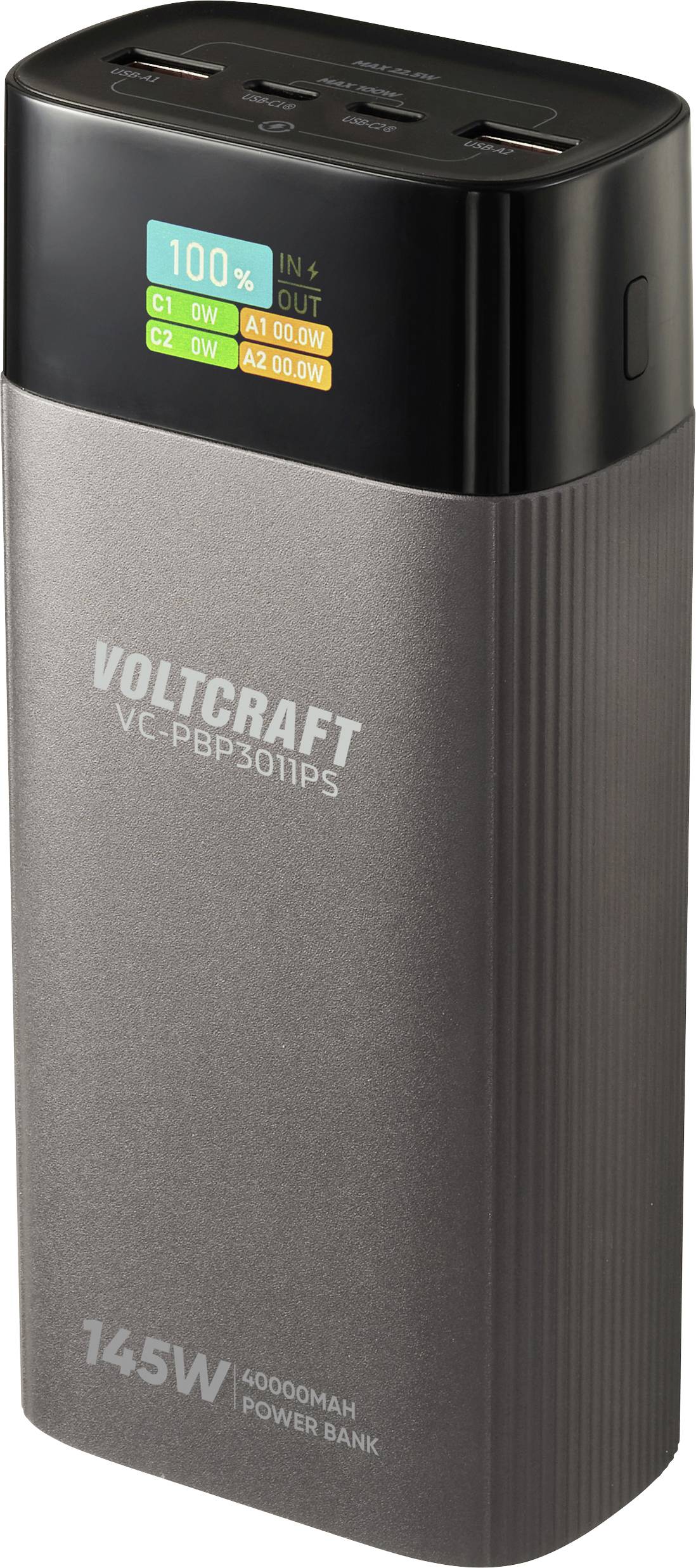 Eine graue Powerbank mit der Bezeichnung 'Voltcraft VC-PBP301IPS' mit einem digitalen Display, das '100%' Ladung anzeigt und verschiedene Ausgabeports aufweist.