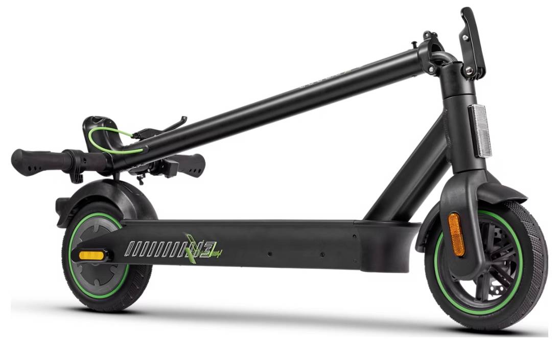 Ein zusammengeklappter schwarzer Elektroroller mit grünen Akzenten, der ein kompaktes Design und transportfreundliche Eigenschaften präsentiert.