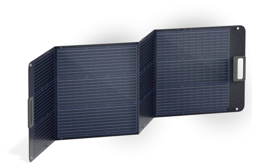 Ein faltbares, dreiflügeliges Solarpanel mit schwarzer Oberfläche, entwickelt zur mobilen Energiegewinnung und für den Einsatz im Freien.
