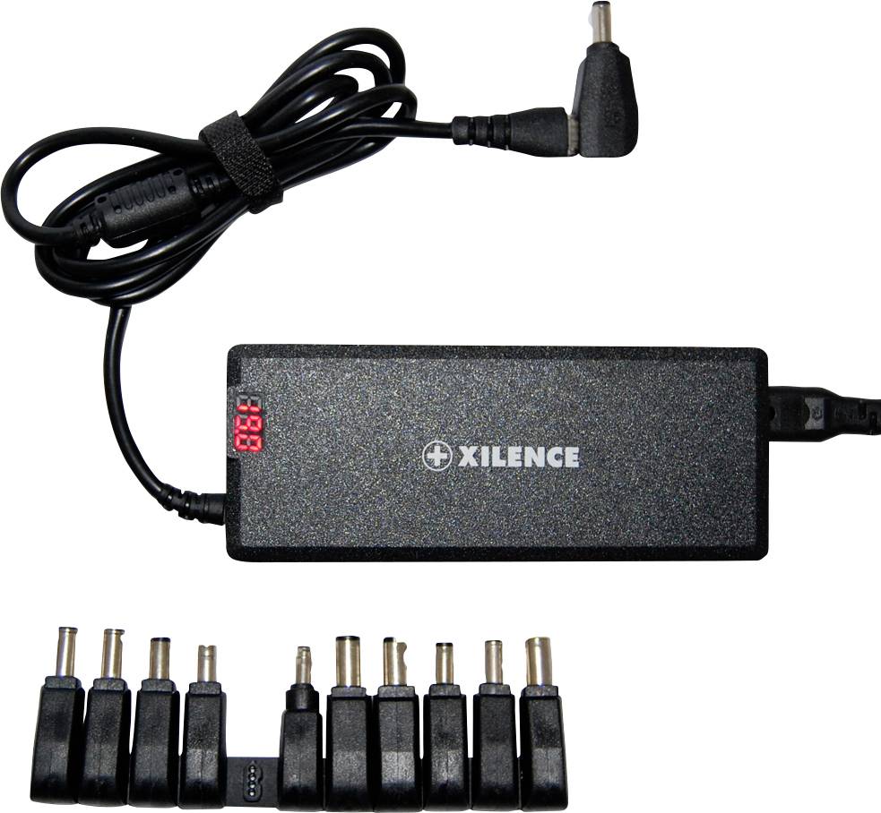 Ein schwarzer Xilence Laptop-Netzteil mit digitaler Anzeige, einstellbarer Spannung und mehreren austauschbaren Steckern für Kompatibilität.