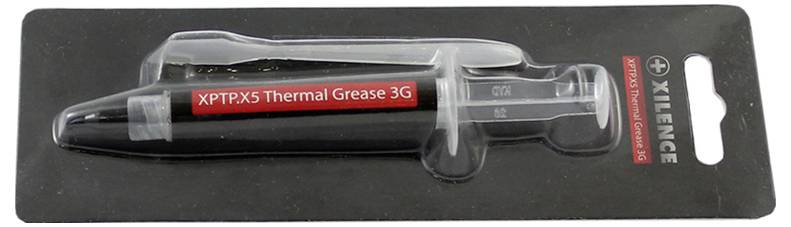 Ein Paket mit einer Spritze, beschriftet mit 'XPTPXS Wärmeleitpaste 3G' von der Marke Xilence, verwendet zur Verbesserung der Wärmeleitfähigkeit in elektronischen Geräten.