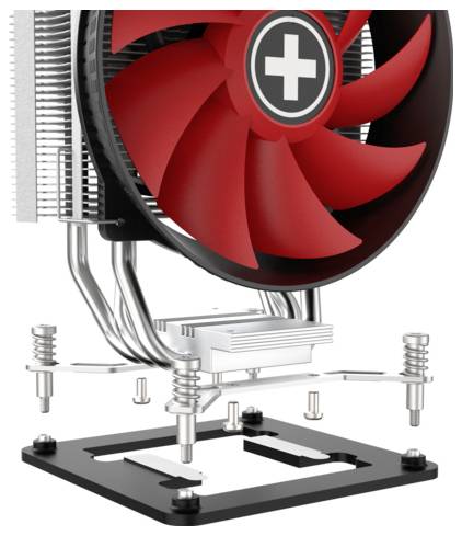 Ein rot-blättiger Computerkühlventilator mit einem Kreuzlogo, angebracht an einem Metallkühlkörper und auf einer Basis montiert, der Schrauben und Metallrohre zeigt.