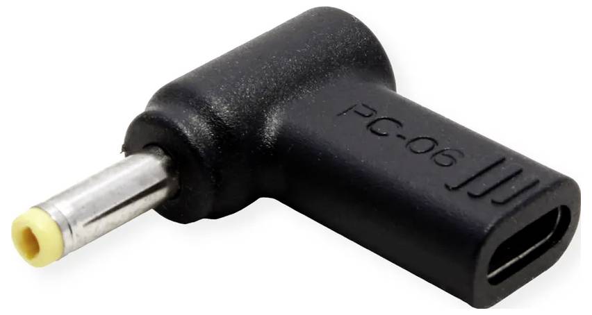 'PC-06' beschrifteter schwarzer Winkel-Stromadapter mit Metallspitze und gelben Ring, verwendet zum Anschluss elektronischer Geräte.