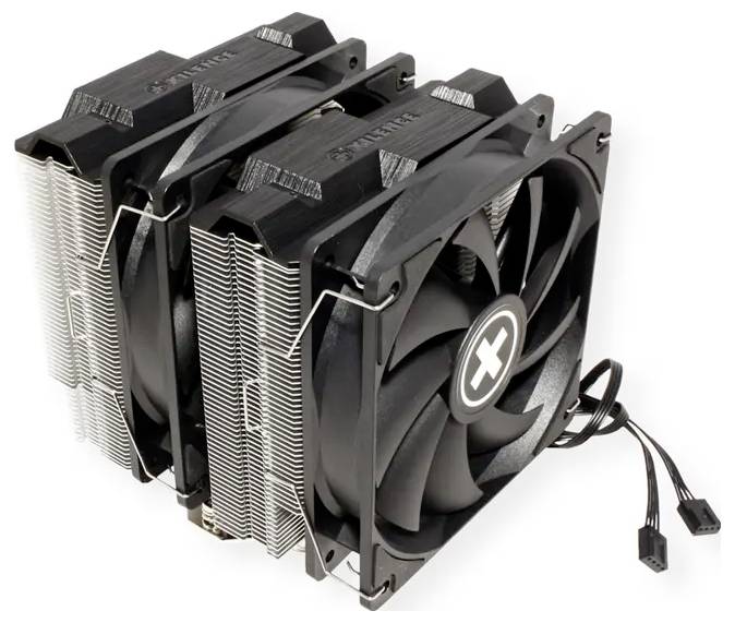 Ein Dual-Tower-CPU-Kühler mit zwei großen Kühlventilatoren und mehreren Aluminium-Kühlrippen, entwickelt zur Verbesserung des thermischen Managements.