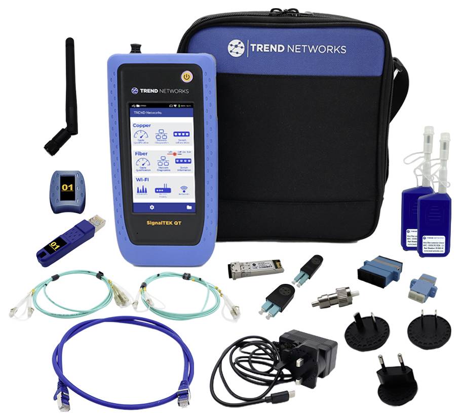 'Trend Networks SignalTEK CT' Kit einschließlich Netzwerktester, Zubehör, Kabeln und Transporttasche zur Netzwerkleistungsprüfung.