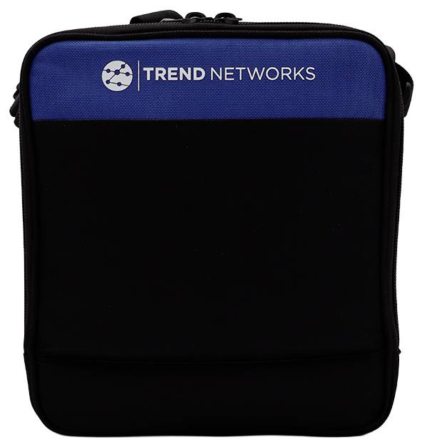 Eine schwarze und blaue Tragetasche mit dem Logo von 'TREND NETWORKS' am oberen Rand, ausgestattet mit einem Reißverschluss und einem Trageriemen, die zur Aufbewahrung von Netzwerkwerkzeugen verwendet wird.