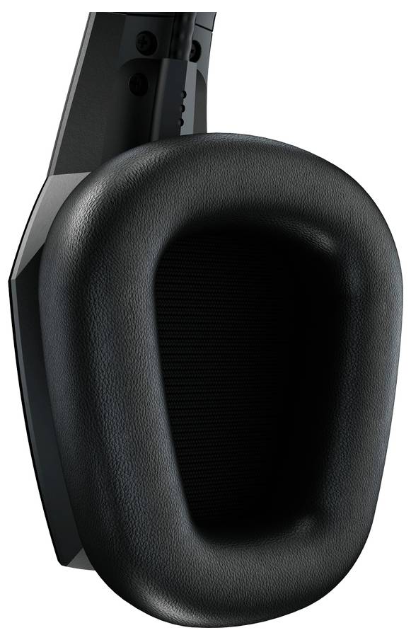 Ein Nahaufnahmebild einer schwarzen gepolsterten Kopfhörer-Ohrmuschel mit einer glatten Ledertextur und einem atmungsaktiven Innenfutter aus Stoff.
