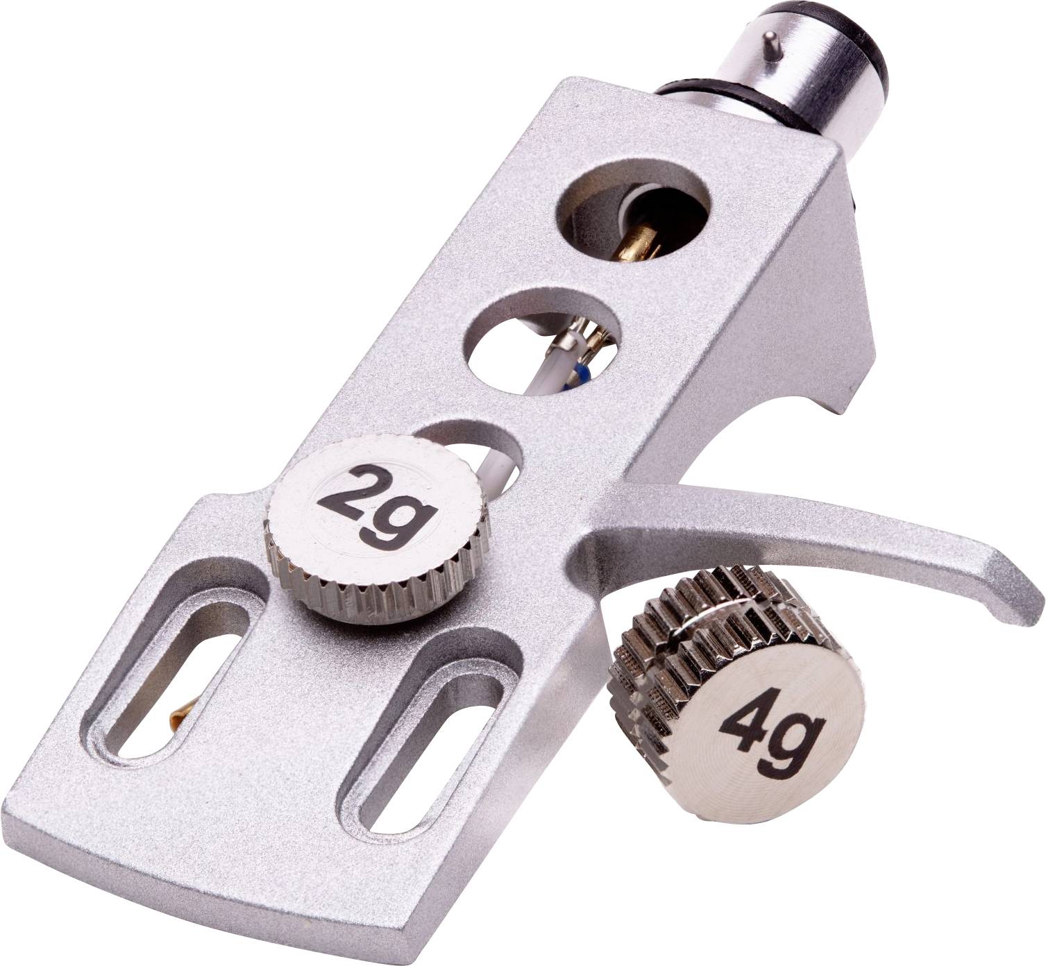 Nahaufnahme einer silbernen Plattenspieler-Headshell mit verstellbaren Gewichtskomponenten, die mit 2g und 4g beschriftet sind und zum Ausbalancieren des Tonarms verwendet werden.