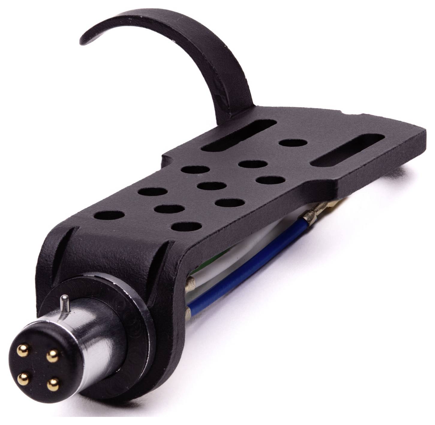 Eine schwarze Plattenspieler-Headshell mit einem Metallverbinder und freiliegenden Kabeln ist zu sehen. Sie wird verwendet, um einen Tonabnehmer an den Tonarm eines Plattenspielers zu befestigen.