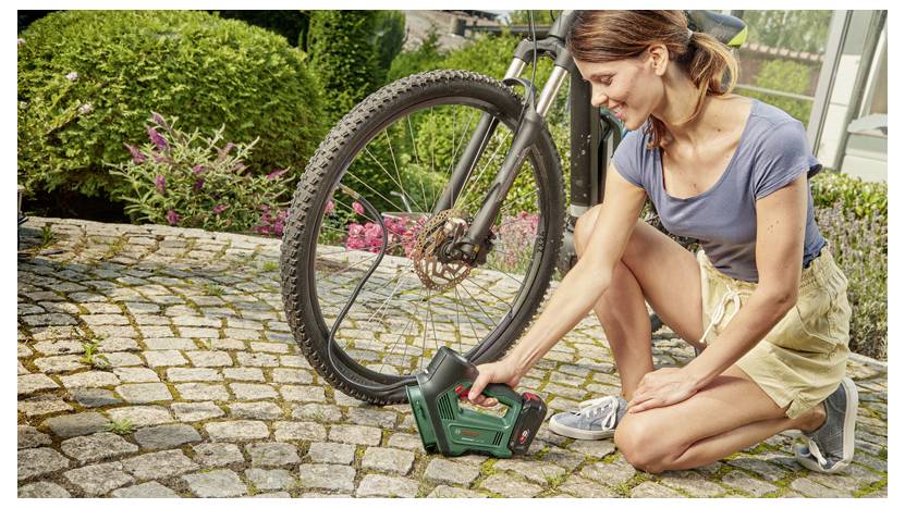 Bosch Home and Garden 18VUniversalImpactDrive+UniversalPump 0615A5009C Werkzeugset