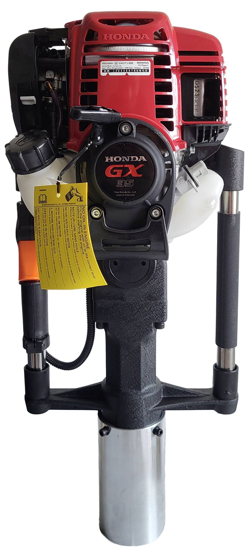 Gasbetriebener Pfahlrammer mit rotem Motorgehäuse, Honda GX35-Branding, Doppelgriffe, gelbe Sicherheitshinweise, verwendet zum Einrammen von Pfählen in den Boden.