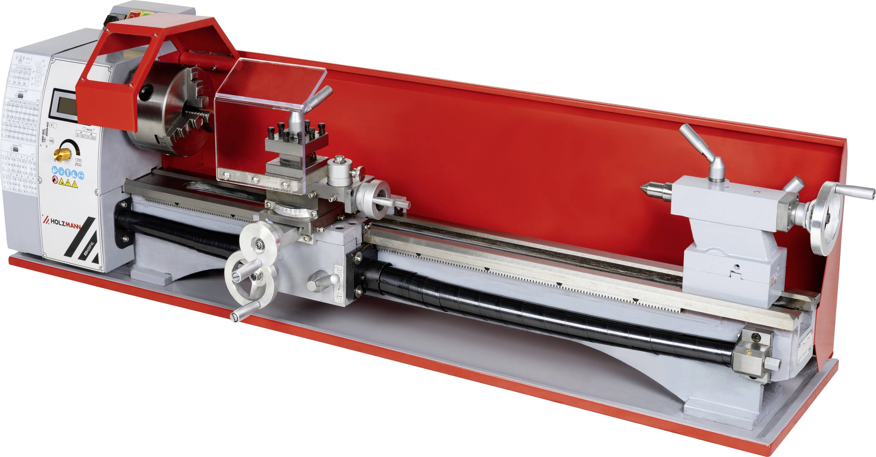 Eine rote und weiße Drehbank mit Handrädern und Werkzeughaltern, die für das Formen von Materialien in der Metallbearbeitung oder bei technischen Aufgaben entwickelt wurde.