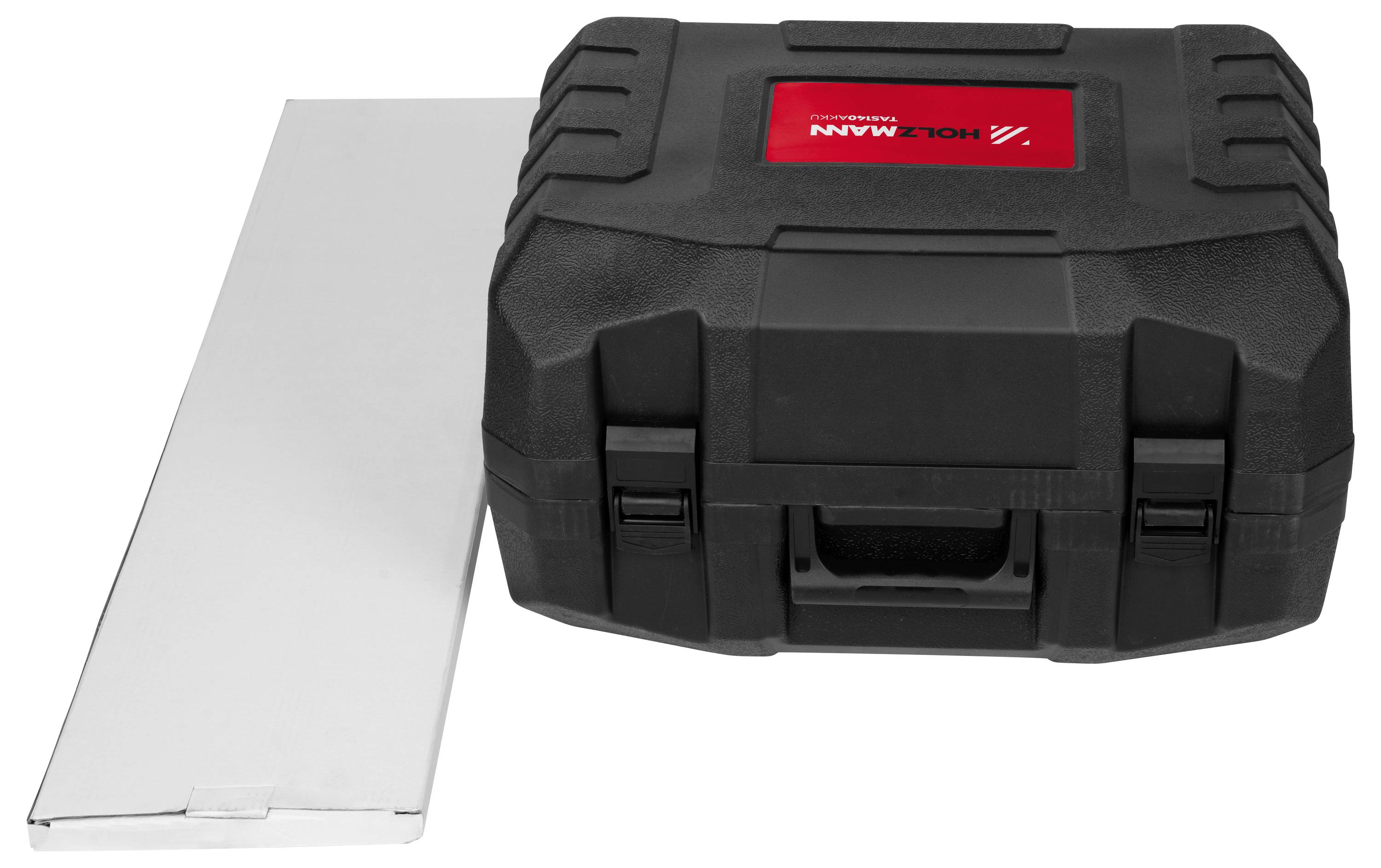 Eine schwarze, harte Hülle mit einem roten Etikett und einer weißen Kartonverpackung daneben auf der linken Seite.