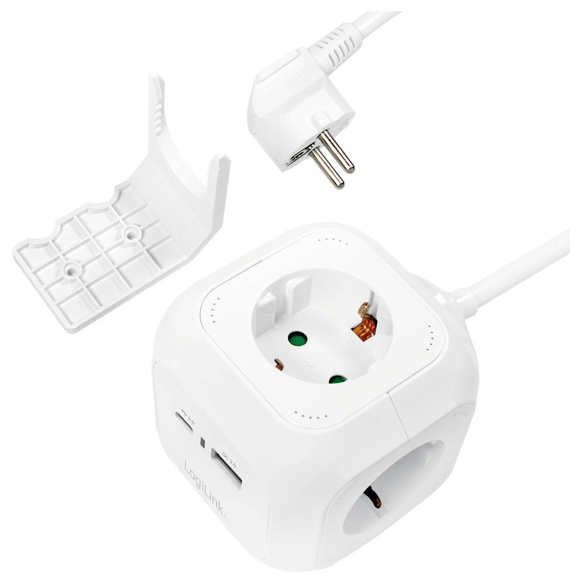 Ein weißer Steckdosenwürfel mit mehreren Steckdosenelementen und USB-Anschlüssen, zusammen mit einem weißen Stecker und einer abgenommenen Halterung zur Wandmontage.