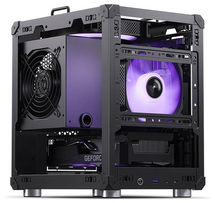 Ein schwarzes offenes PC-Gehäuse mit sichtbaren Kühlventilatoren und einem violetten LED-Lüfter. Eine Grafikkarte mit der Bezeichnung 