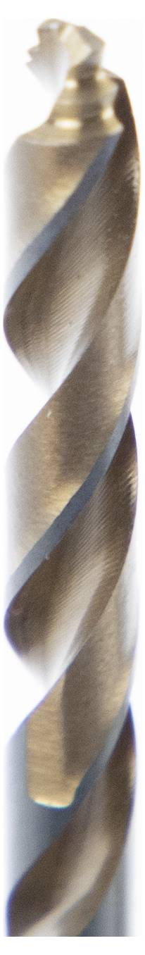 Ein Nahaufnahmebild eines metallischen Bohrers mit scharfen, spiralförmigen Rillen, die zum Durchbohren von Materialien entwickelt sind.