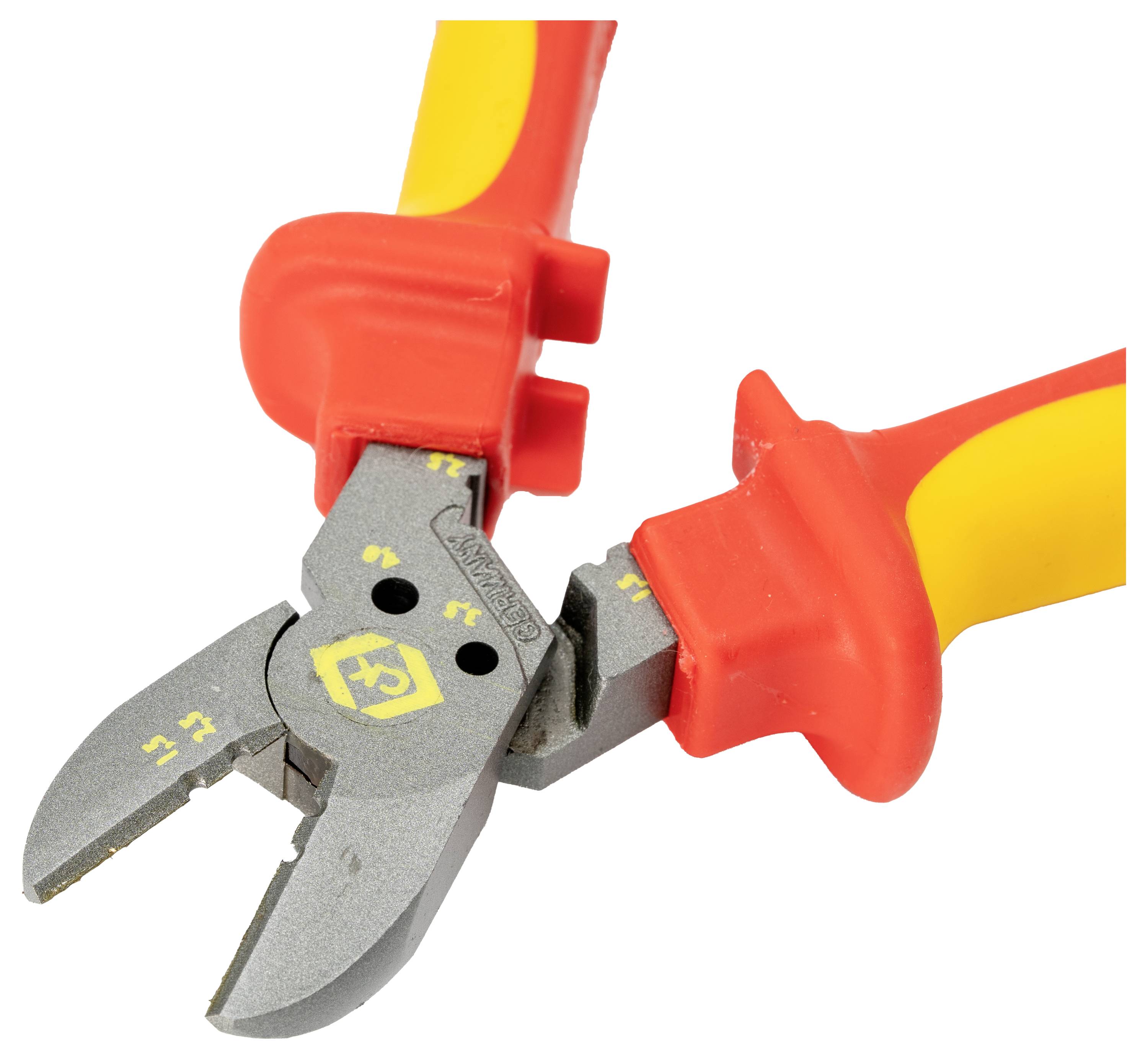 Rot und gelb isolierter Drahtschneider mit Metallklemmen, entwickelt für Sicherheit bei Arbeiten mit elektrischen Leitungen.