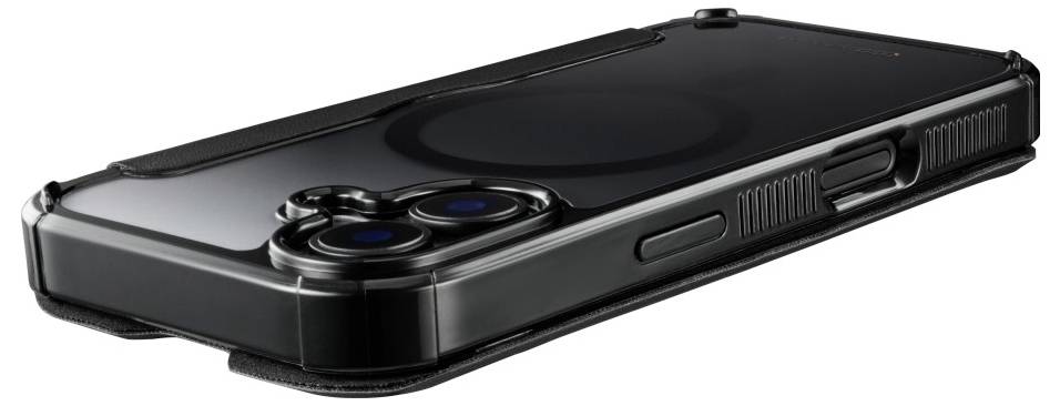 Ein Smartphone mit einer eleganten schwarzen Schutzhülle, das eine auffällige Rückkamera und seitliche Tasten aufweist, liegt auf dem Rücken.