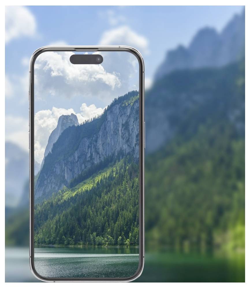 Ein Smartphone-Bildschirm zeigt eine Berglandschaft und einen Seenblick, der dem Hintergrundbild derselben Landschaft mit Bergen und bewölktem Himmel entspricht.
