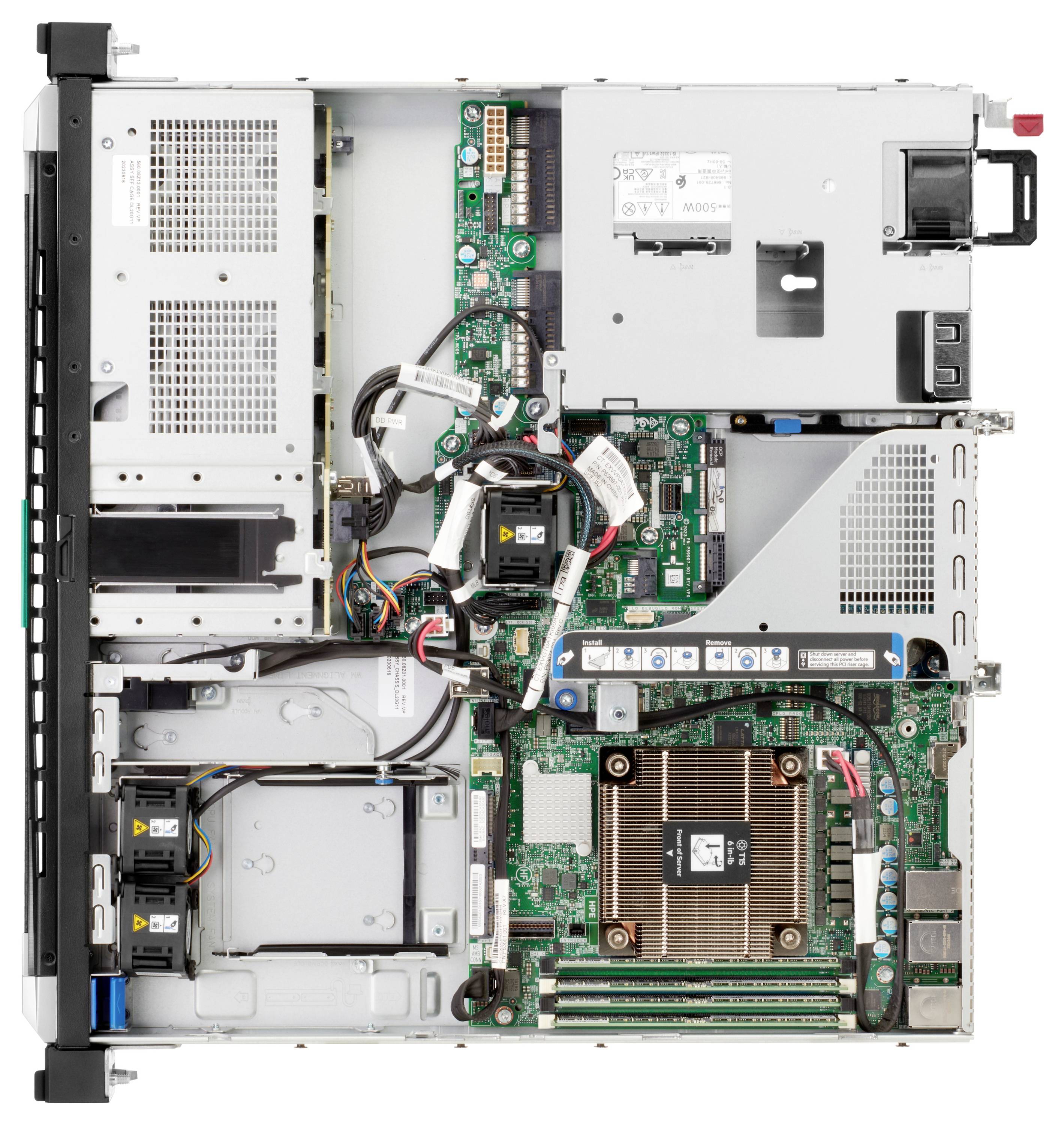 Das Bild zeigt die internen Komponenten eines Computerservers, einschließlich des Mainboards, des Kühlsystems, des Netzteils und der Verkabelungsstruktur.