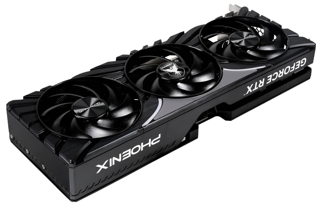 Eine schwarze Grafikkarte mit drei Kühlventilatoren und der Aufschrift 'GEFORCE RTX' an der Seite.