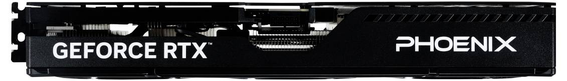 Das Bild zeigt die Seitenansicht einer Computergrafikkarte mit den Bezeichnungen 'GEFORCE RTX' und 'PHOENIX', die Kühlungsschlitze und ein schlankes Design aufweist.
